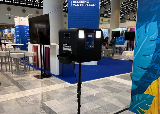Photobooth bij de Curaçaose Banenbeurs in het World Trade Center Rotterdam - Rentiva Photobooths